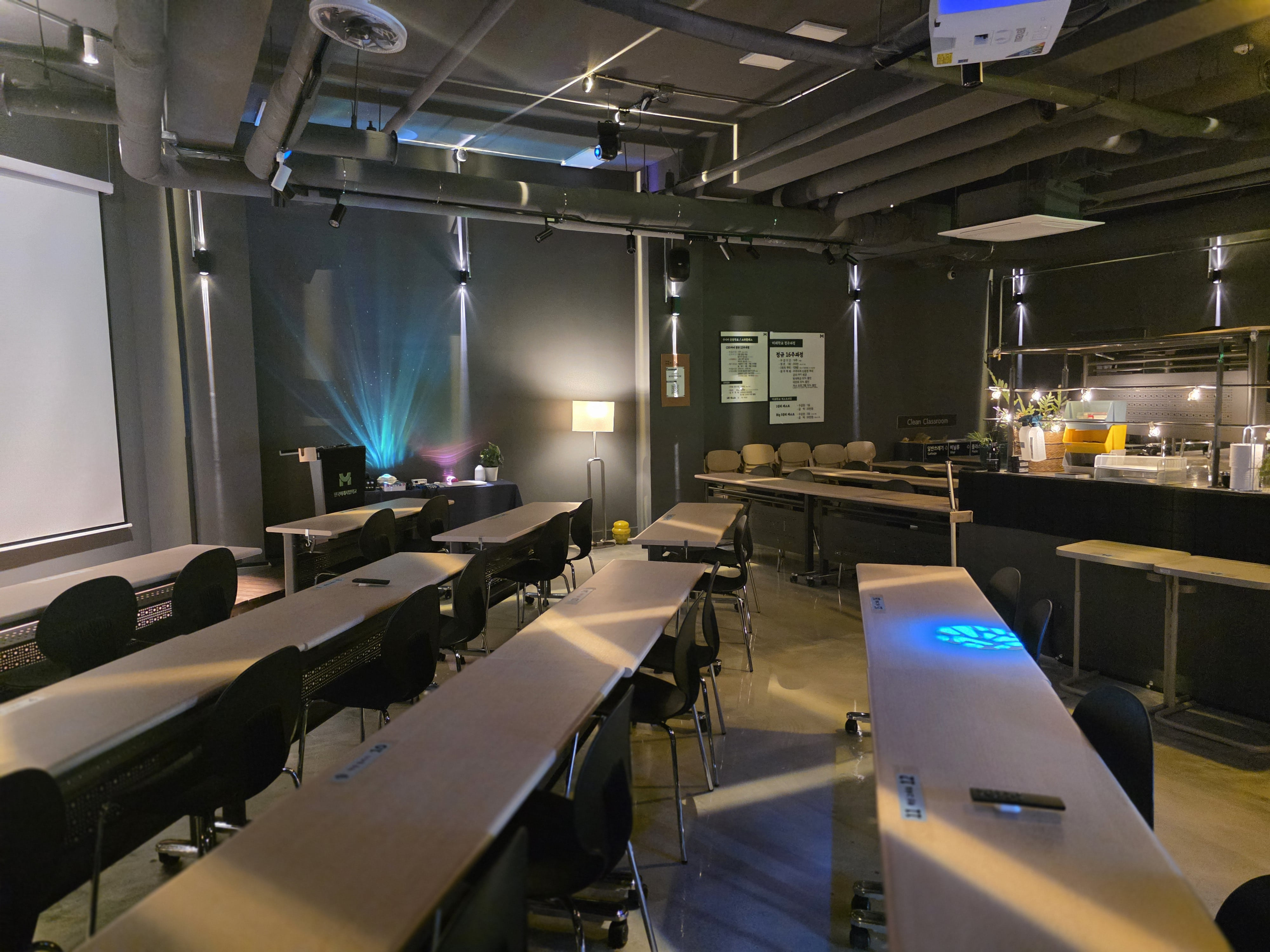 하이브리드 회의 완벽 가이드 — 온·오프라인 참석자 모두 만족시키기